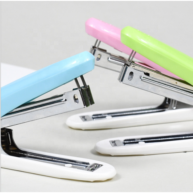 Simple and medium-sized, small and labor-saving, does not hurt your hands, staples, student office stationery wholesale